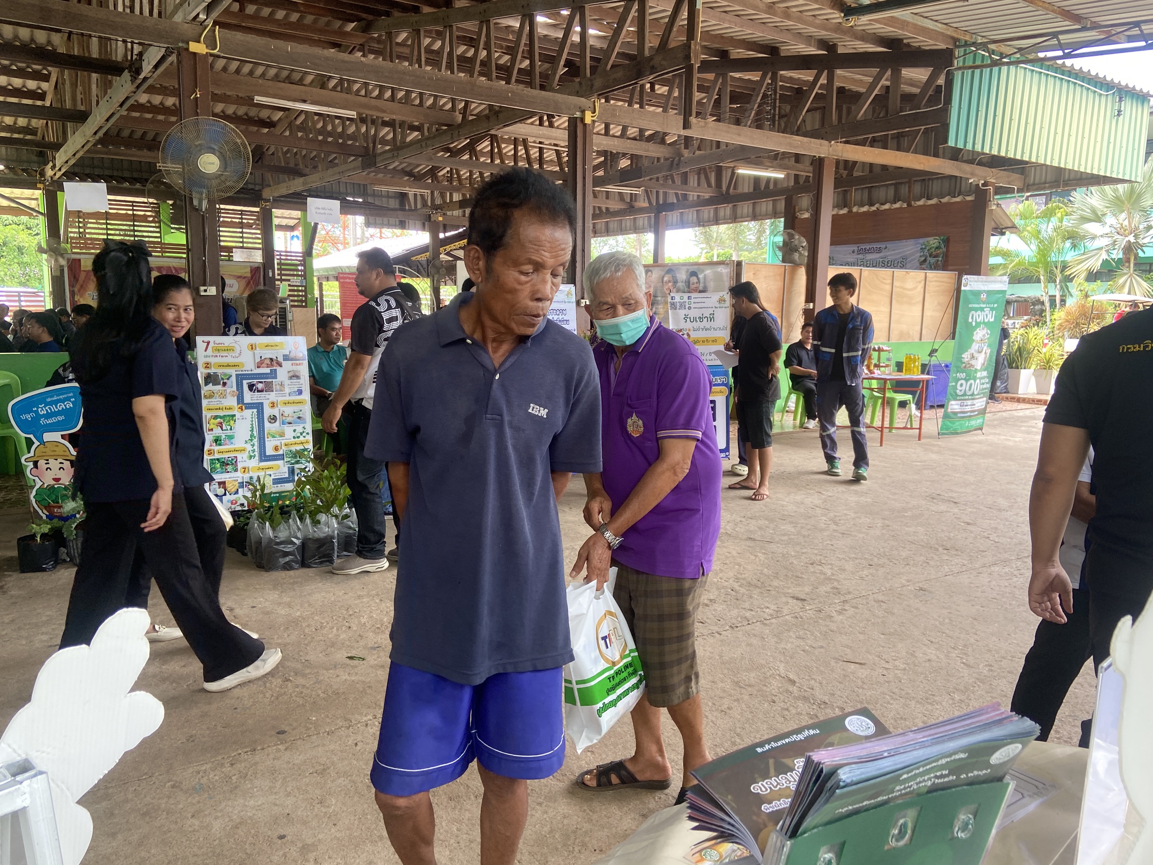 title - วันที่ 23 มิถุนายน 2569 นายวิทูล ประดิษฐบุญ ปฏิรูปที่ดินจังหวัดปราจีนบุรี มอบหมายให้ ข้าราชการ และเจ้าหน้าที่ ส.ป.ก.ปราจีนบุรี เข้าร่วมโครงการคลินิกเกษตรเคลื่อนที่